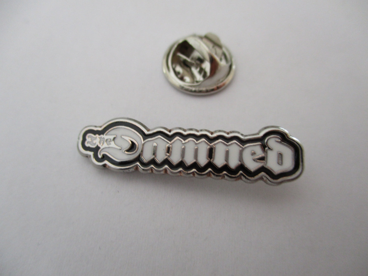 THE DAMNED logo PUNK METAL BADGE (silver/b&w) last one