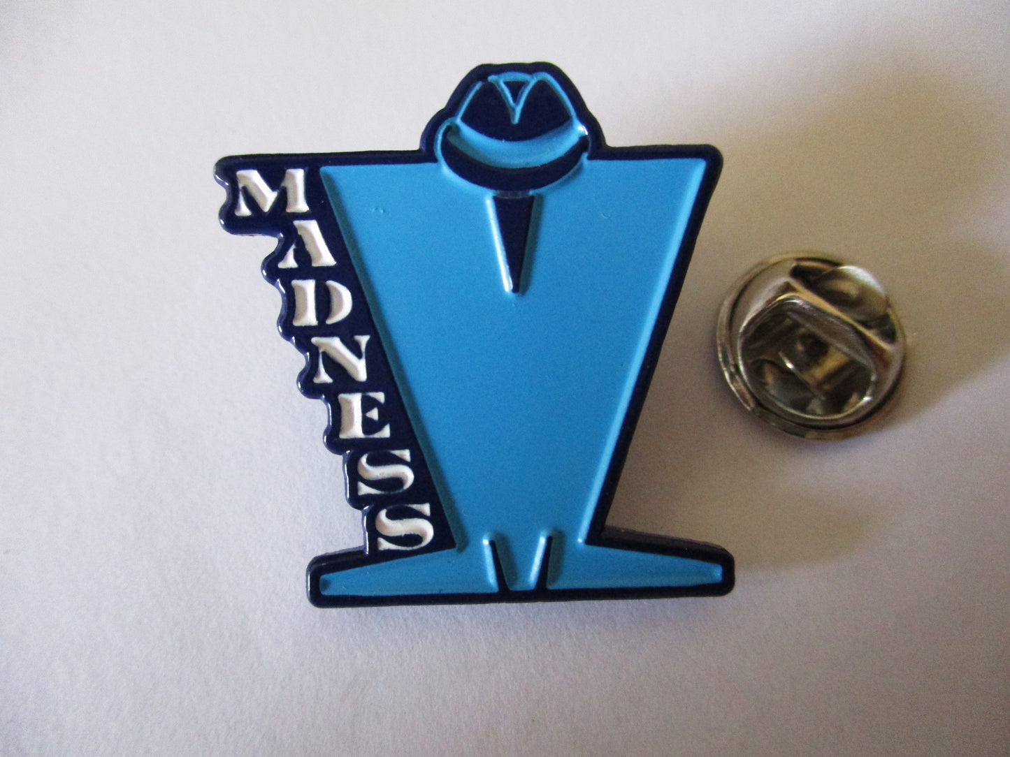 MADNESS SKA METAL BADGE blue/b&w