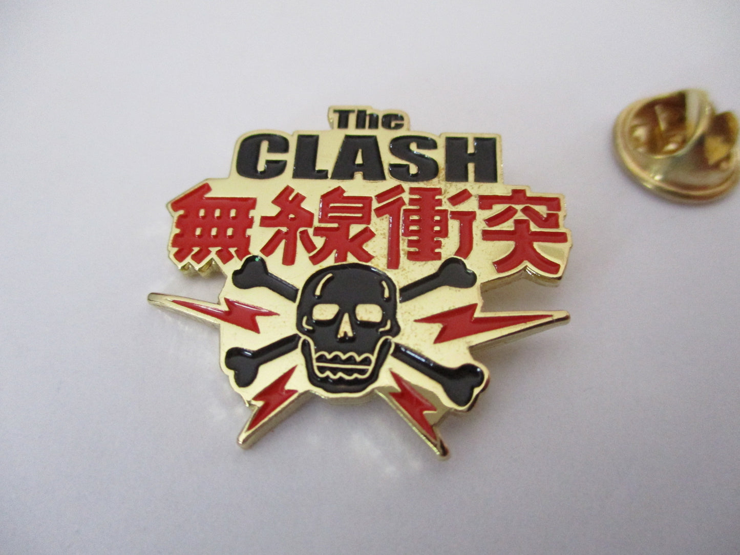 THE CLASH oriental PUNK METAL BADGE gold