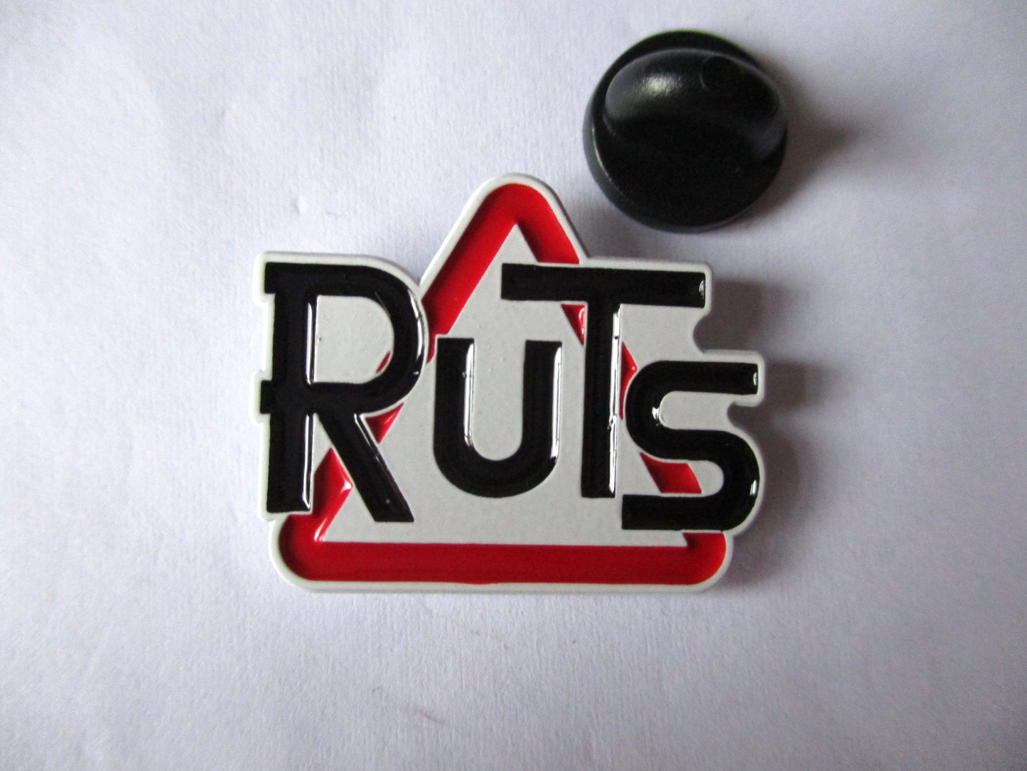 THE RUTS punk metal badge (light grey)