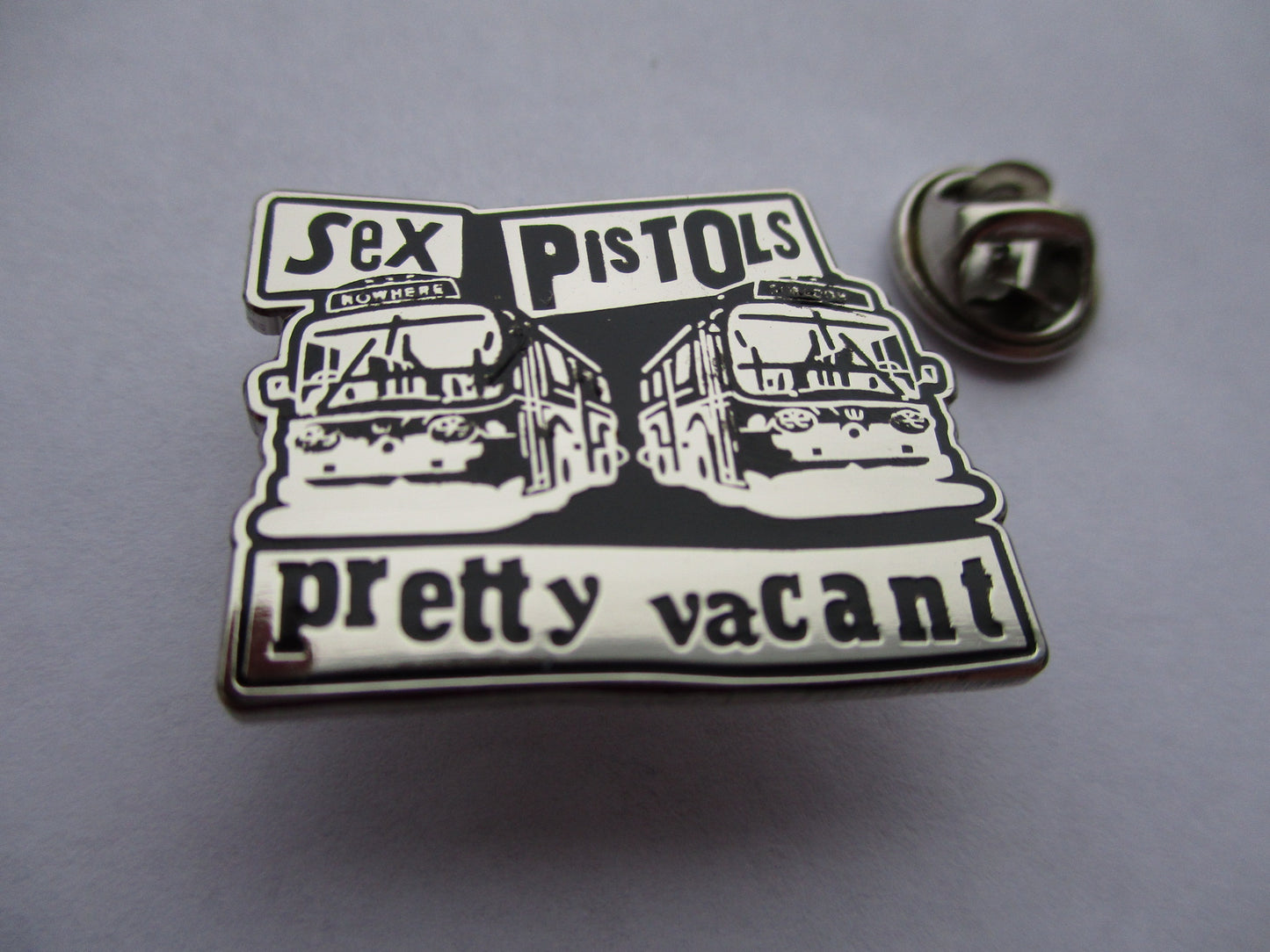 SEX PISTOLS pretty vacant PUNK METAL BADGE (black/silver)