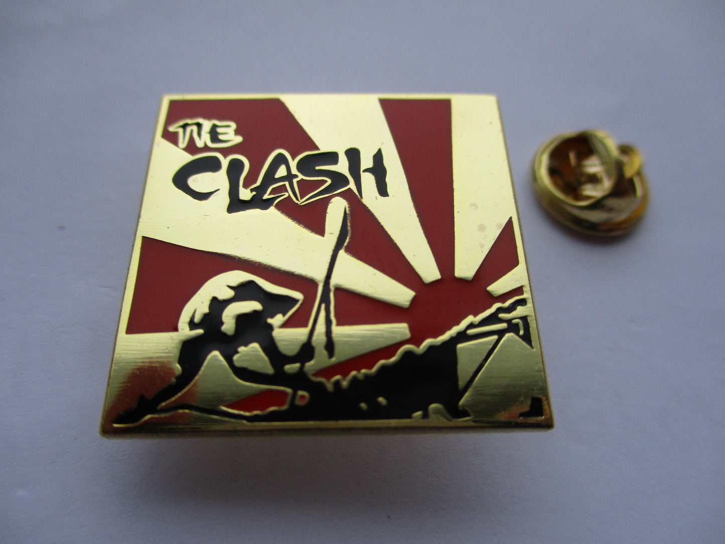 THE CLASH japan calling GOLD punk metal badge last few