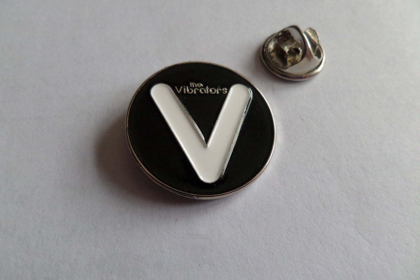 THE VIBRATORS (black/white/silver) PUNK METAL BADGE - Savage Amusement