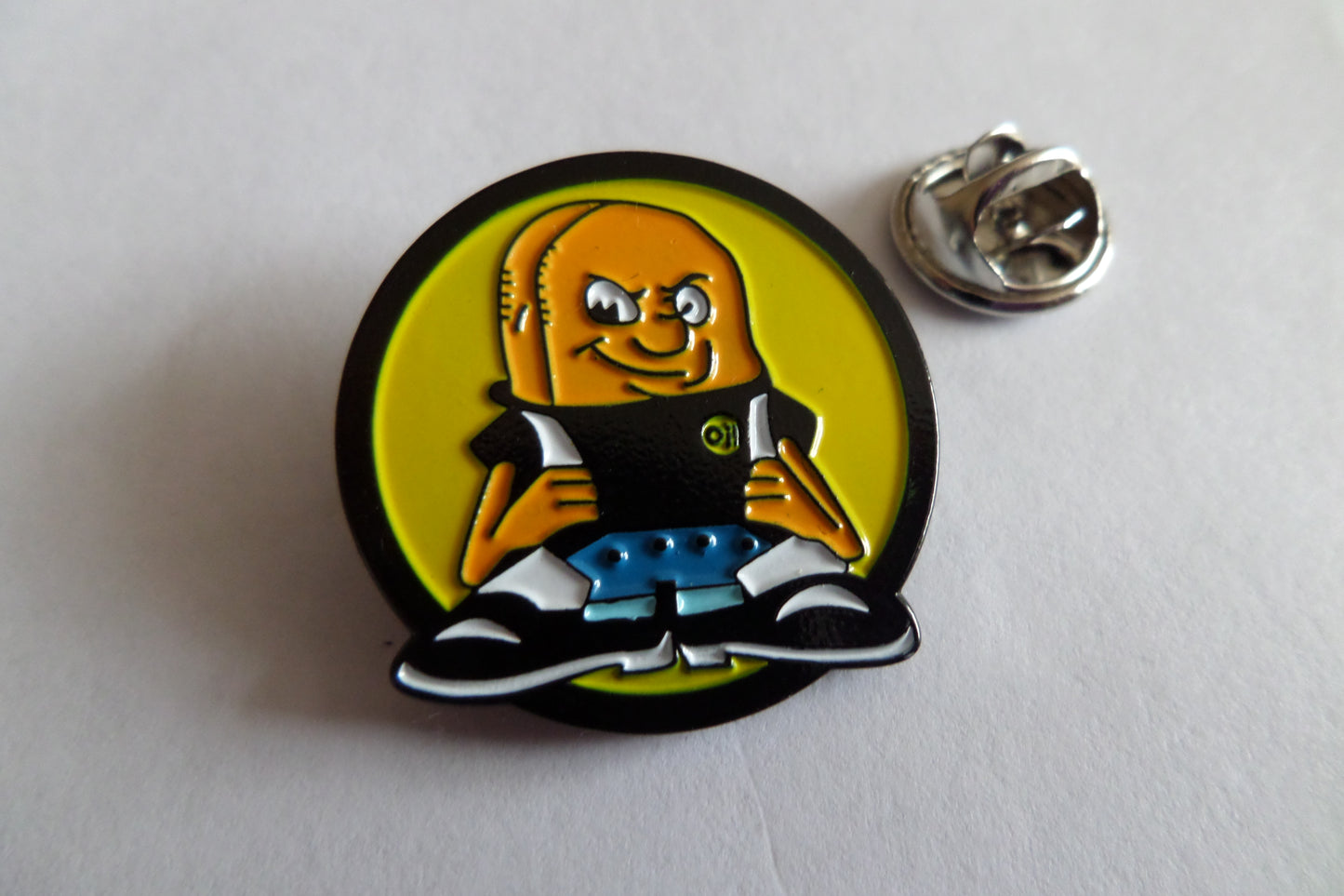 WEETABIX SKIN embossed OI! SKINHEAD SKA METAL BADGE