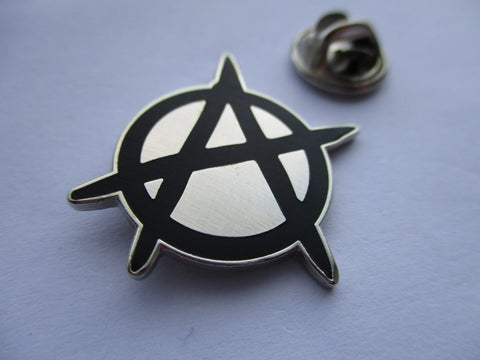 ANARCHY PUNK METAL BADGE (black/silver)