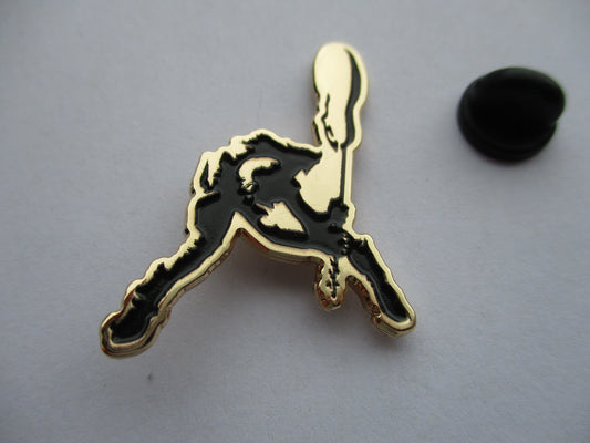 THE CLASH london calling PUNK METAL BADGE gold