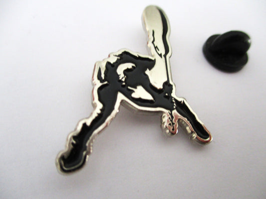 THE CLASH london calling PUNK METAL BADGE silver
