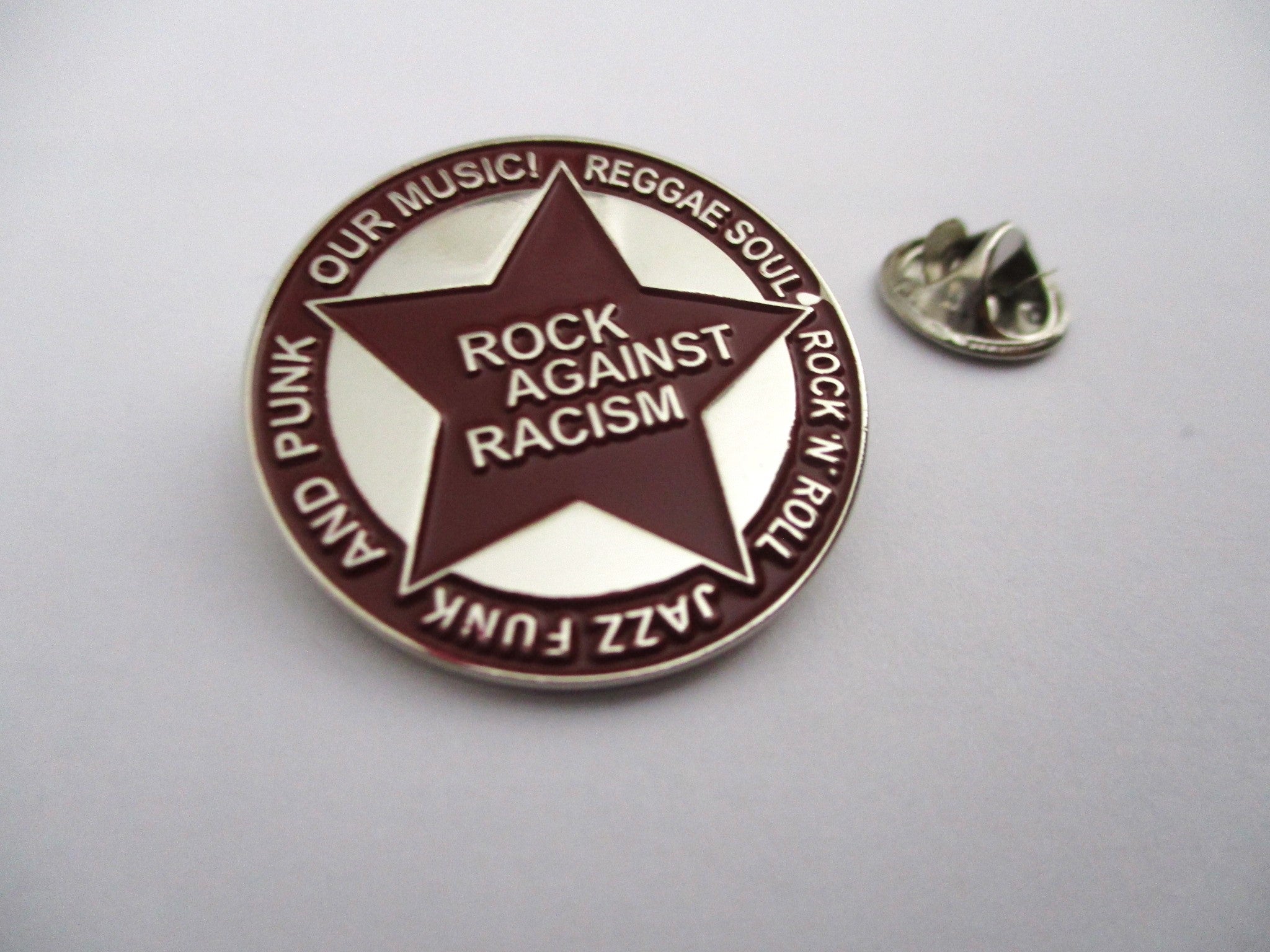 Rock Against Racism Button ROCK AGAINST RACISM metal badge (burgundy) – Savage Amusement