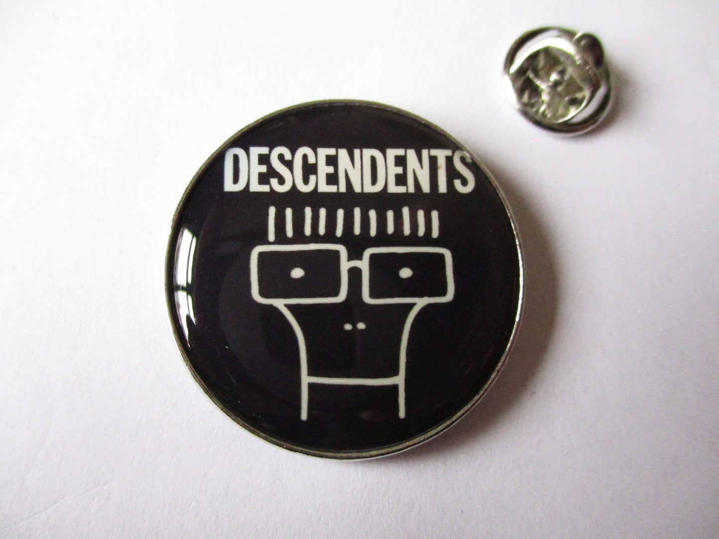 THE DESCENDENTS punk METAL BADGE