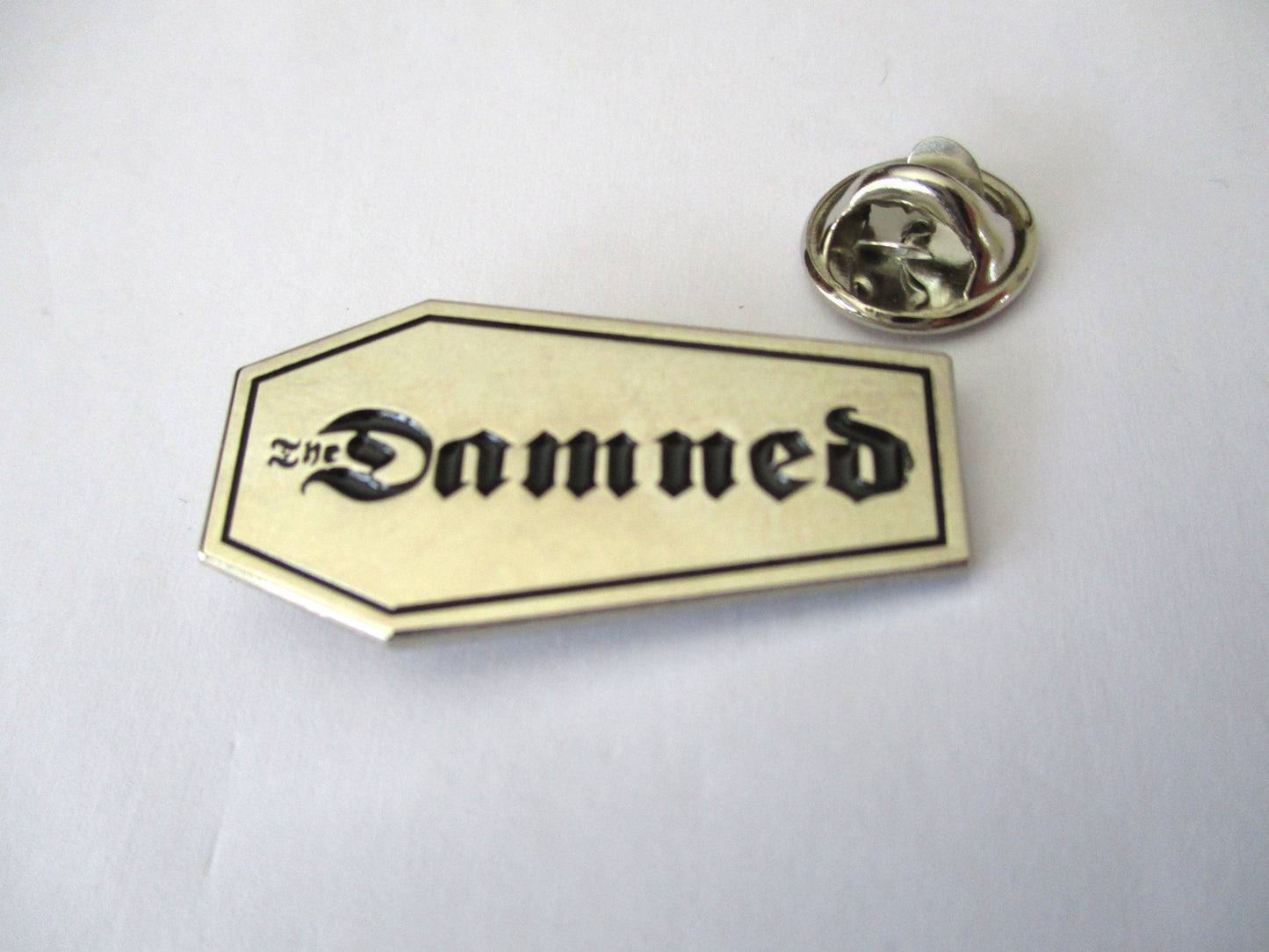 THE DAMNED PUNK METAL BADGE coffin
