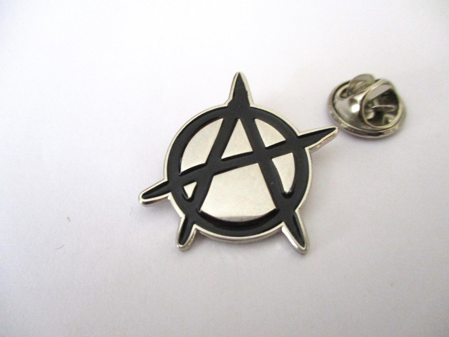 ANARCHY PUNK METAL BADGE (silver)
