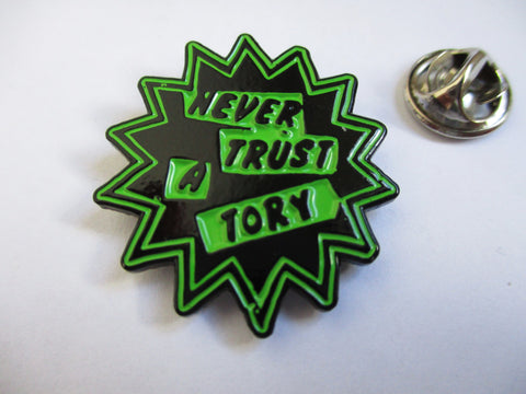 NEVER TRUST A TORY metal badge (black/green)