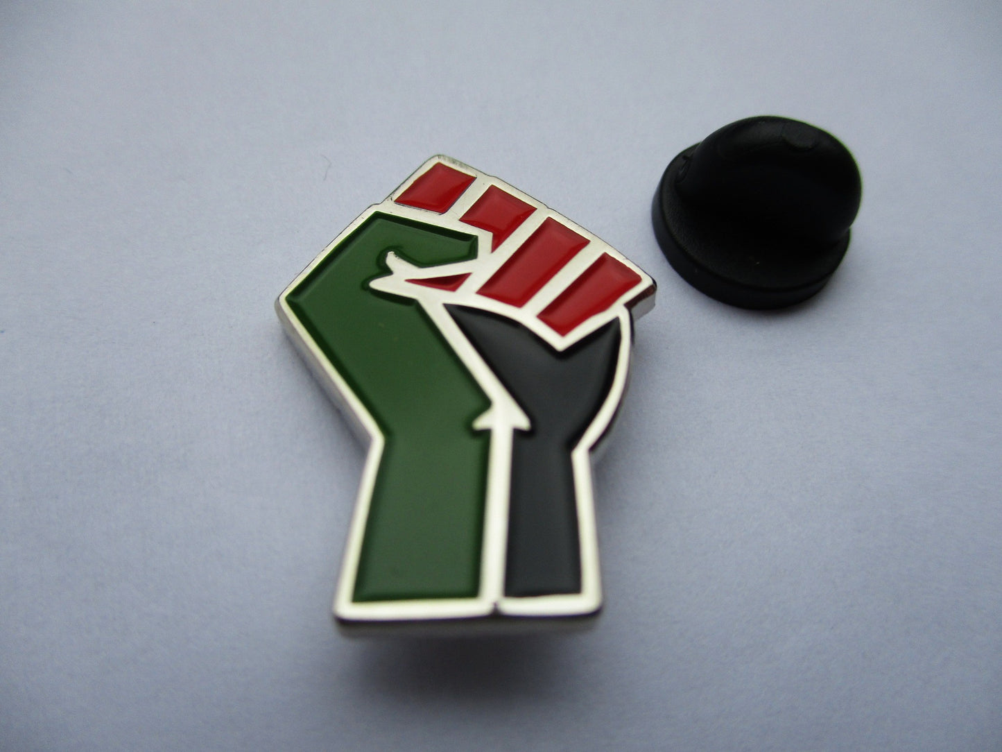 SOLIDARITY FIST palestine METAL BADGE