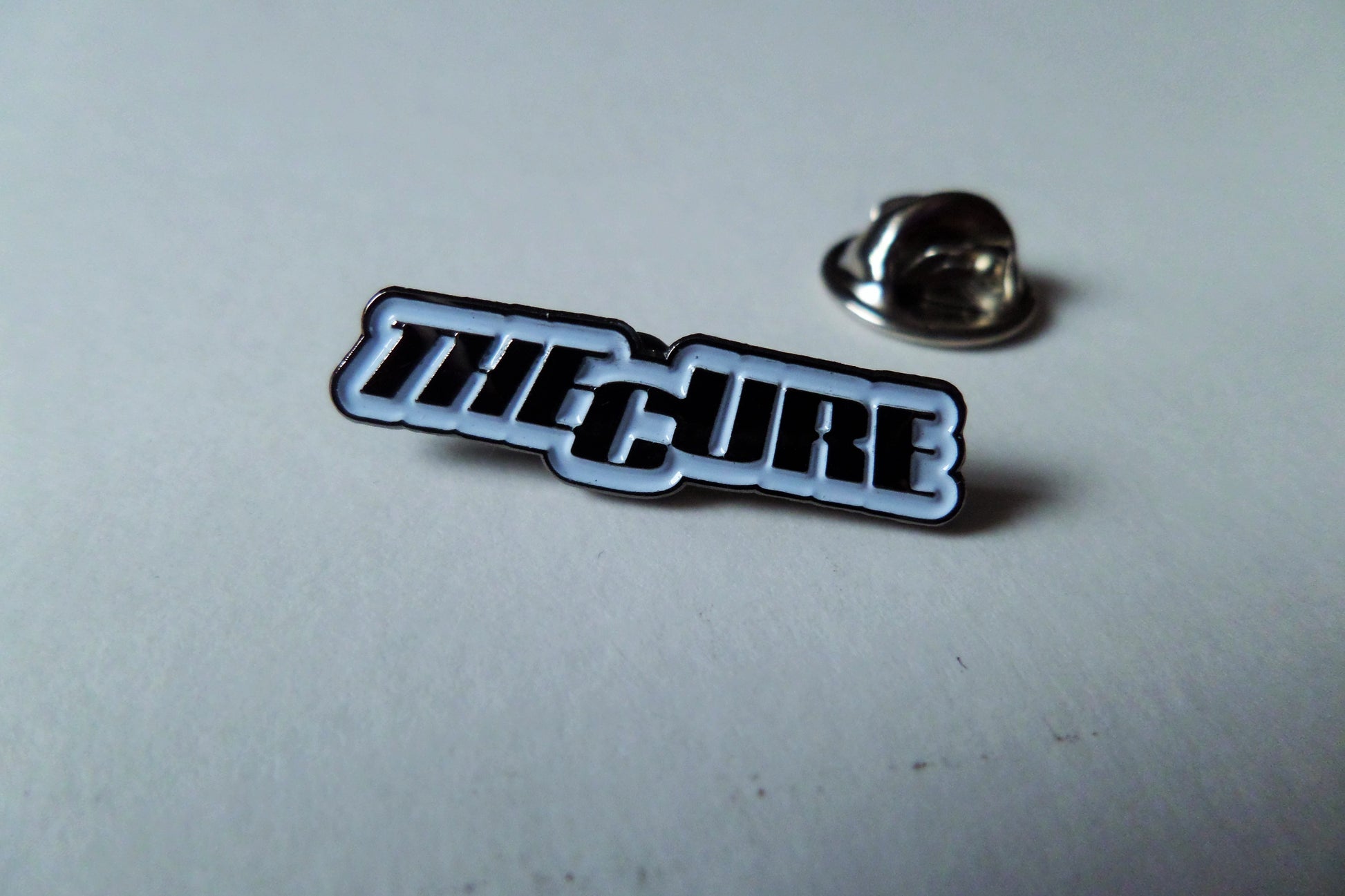 THE CURE post punk METAL BADGE - Savage Amusement
