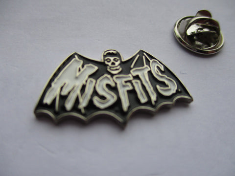 THE MISFITS bat (silver) HORROR PUNK METAL BADGE