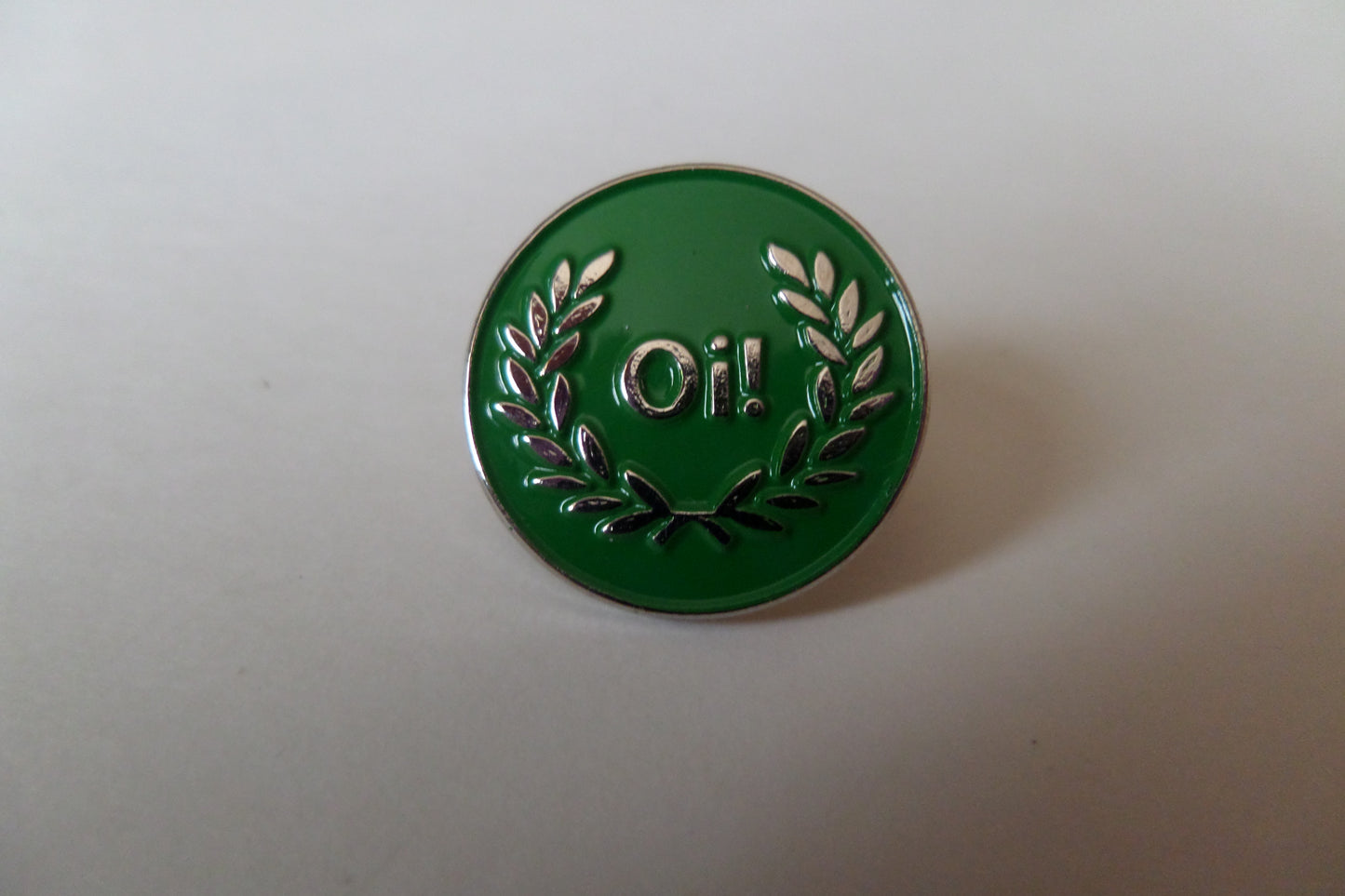 OI! small embossed SKINHEAD PUNK METAL BADGE (various colours £2.99 each) - Savage Amusement