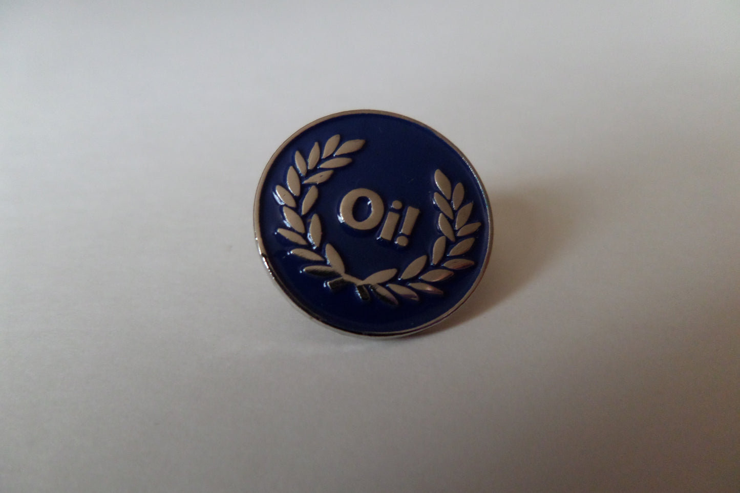 OI! small embossed SKINHEAD PUNK METAL BADGE (various colours £2.99 each) - Savage Amusement