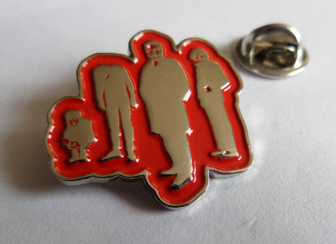 THE STRANGLERS red/silver punk METAL BADGE - Savage Amusement